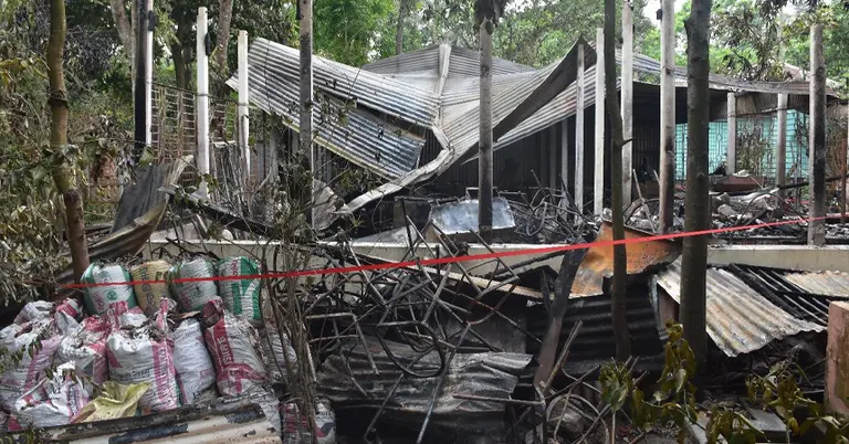চিত্রশিল্পী মানবেন্দ্র ঘোষের বাড়িতে দুর্বৃত্তদের আগুন